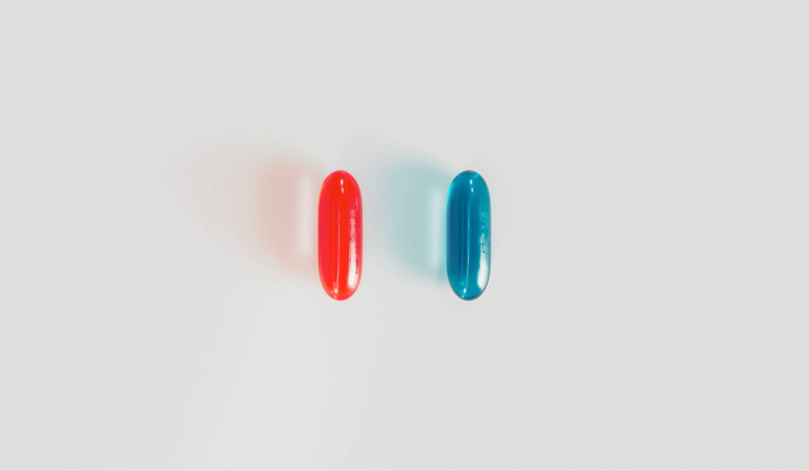Dans le film Matrix, Neo se voit offrir un choix emblématique : prendre la pilule bleue pour rester dans l’illusion confortable, ou la pilule rouge pour affronter la réalité, aussi difficile soit-elle. Ce choix symbolise un mythe qui nous hante tous : celui du bon choix.