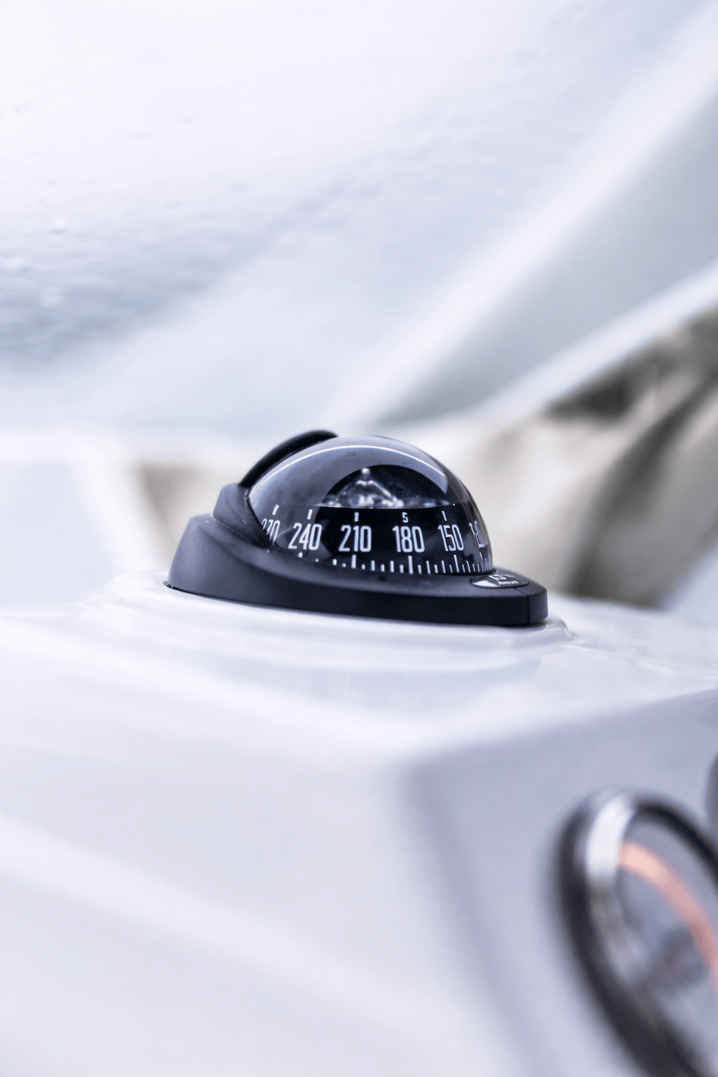 boussole nautique indiquant le cap, la bonne direction, le bon chemin -